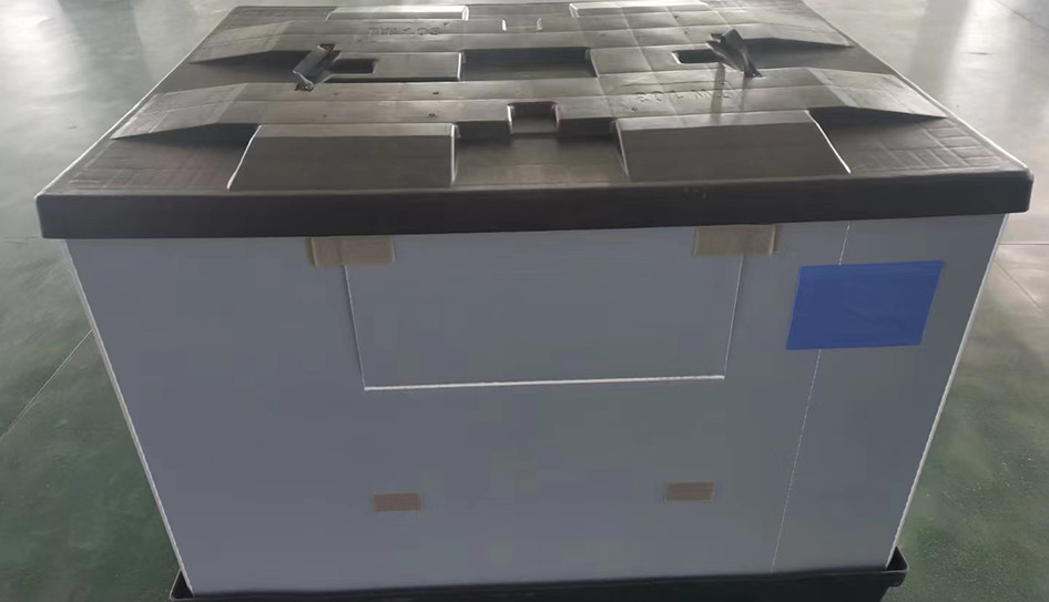 某汽车座椅里，围板箱需要当隔板使用